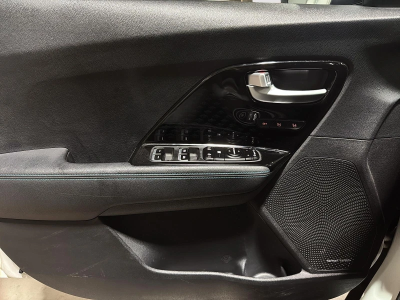 Kia Niro ОБДУХВАНЕ* ПАМЕТ* ПОДГРЕВ* ПАНОРАМА* КАМЕРА, снимка 8 - Автомобили и джипове - 52470884