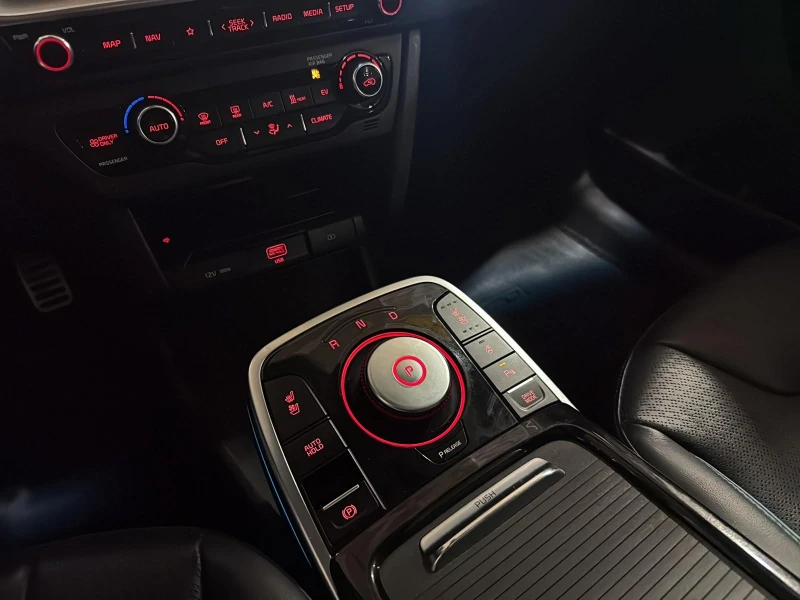 Kia Niro ОБДУХВАНЕ* ПАМЕТ* ПОДГРЕВ* ПАНОРАМА* КАМЕРА, снимка 9 - Автомобили и джипове - 52470884