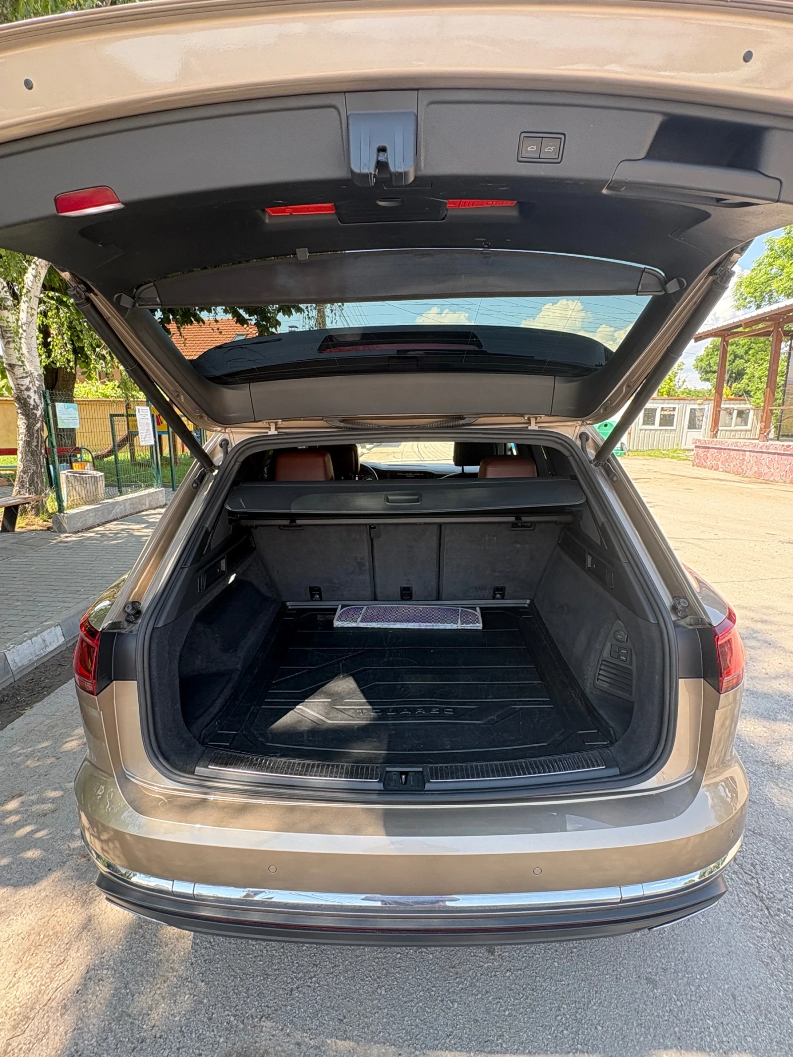 VW Touareg 3.0 V6 TDI 286к.с LED MATRIX, снимка 11 - Автомобили и джипове - 54794358