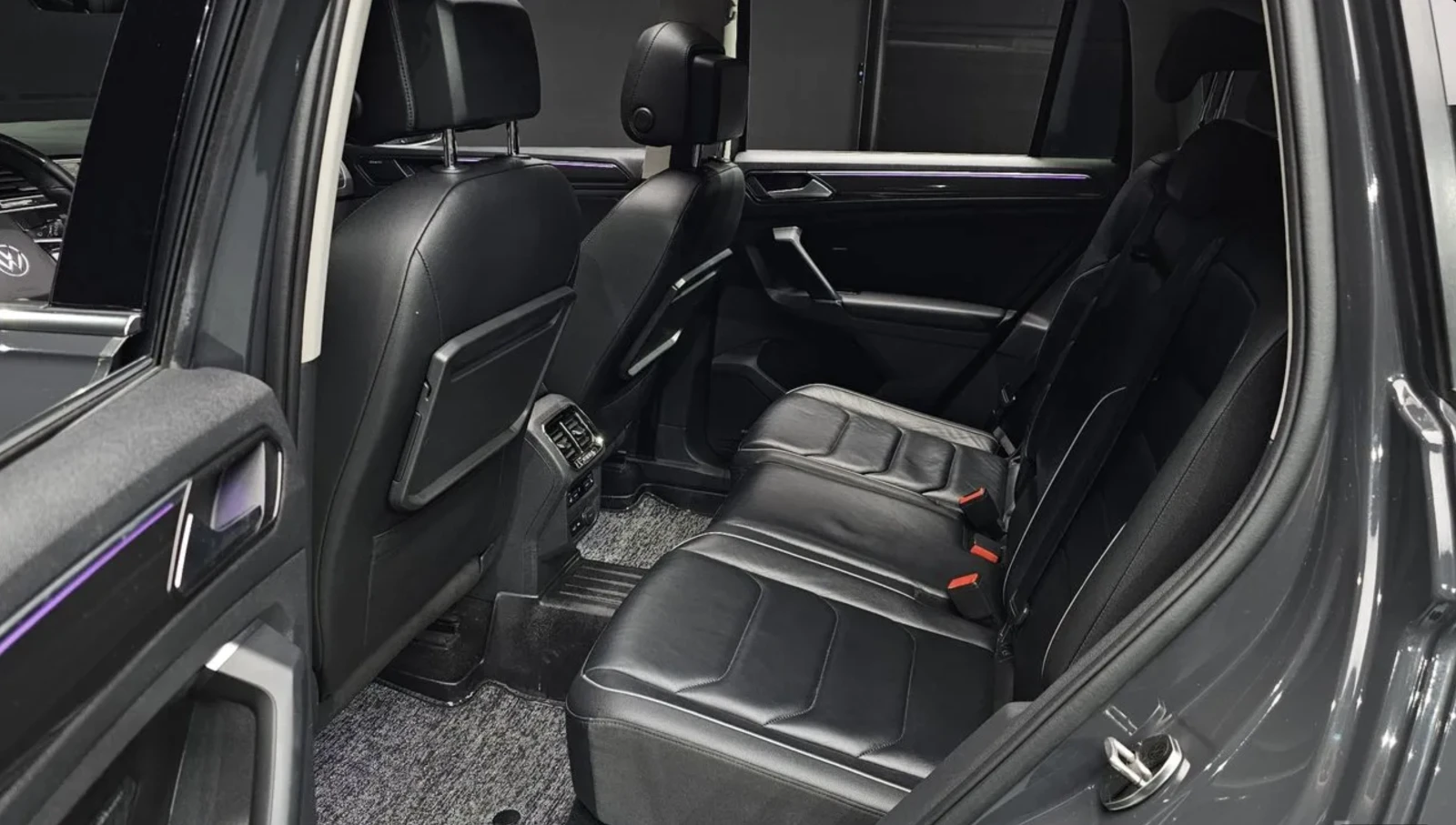 VW Tiguan 2.0 TDI 4MOTION / PRESTIGE / 360 КАМЕРИ / ПАНОРАМА, снимка 12 - Автомобили и джипове - 54854208