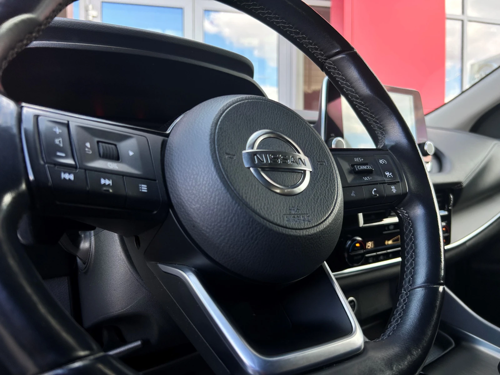 Nissan Qashqai 1.3 Elegance A/T, снимка 5 - Автомобили и джипове - 56265153