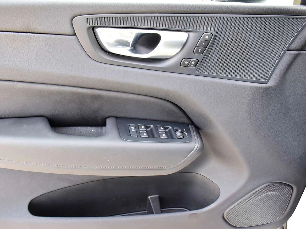 Volvo XC60, снимка 12 - Автомобили и джипове - 56718570