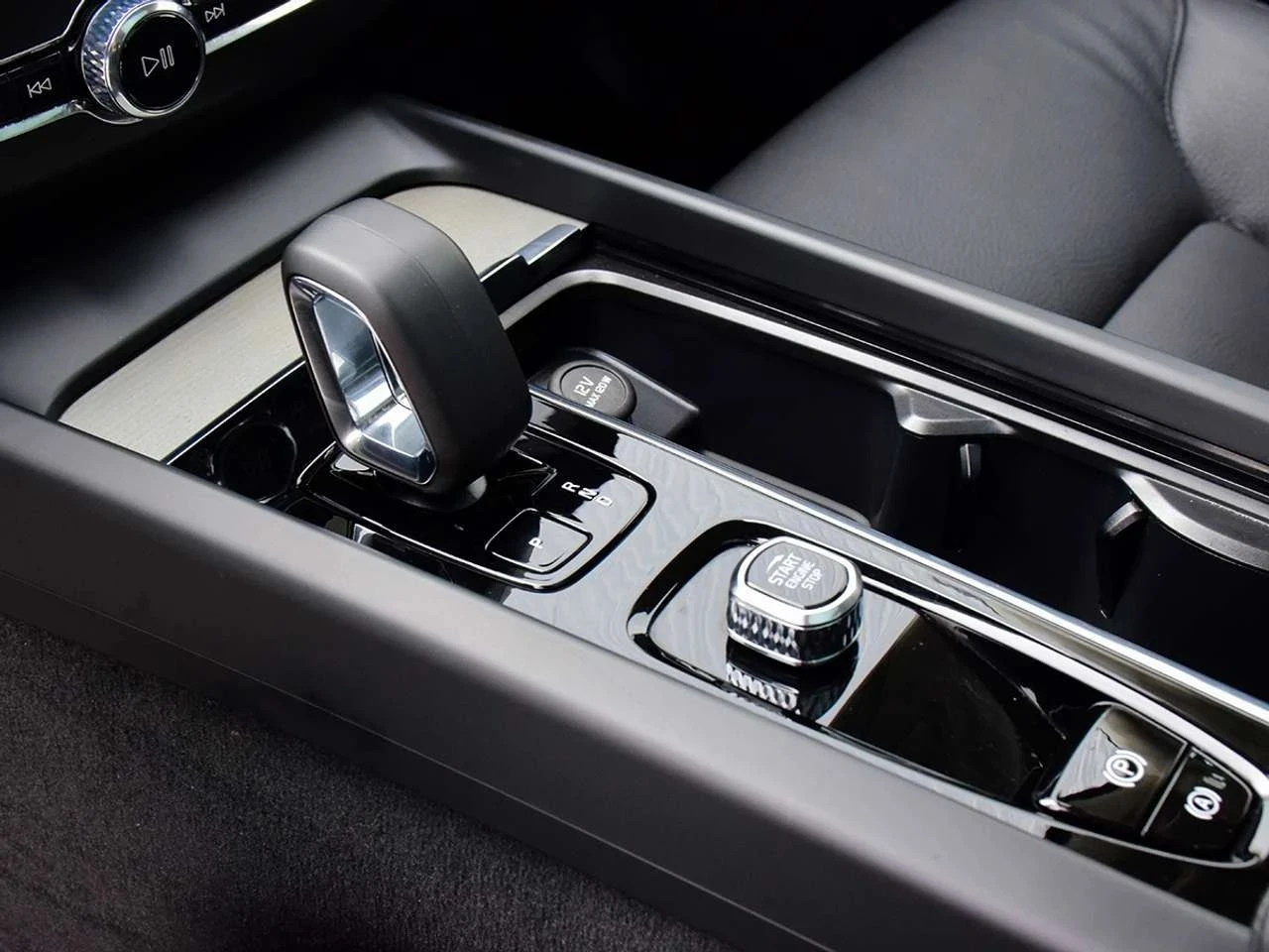Volvo XC60, снимка 11 - Автомобили и джипове - 56718570