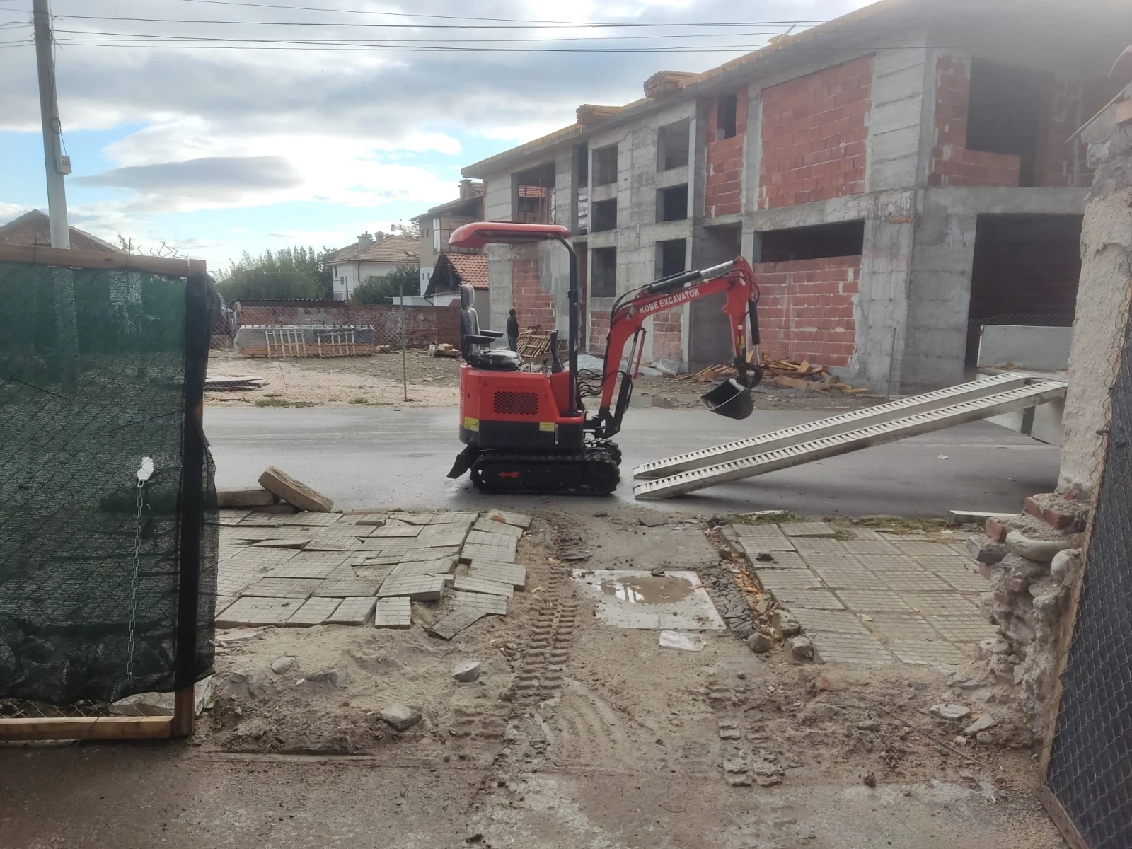 Багер Kobelco KB10, снимка 2 - Индустриална техника - 54525670