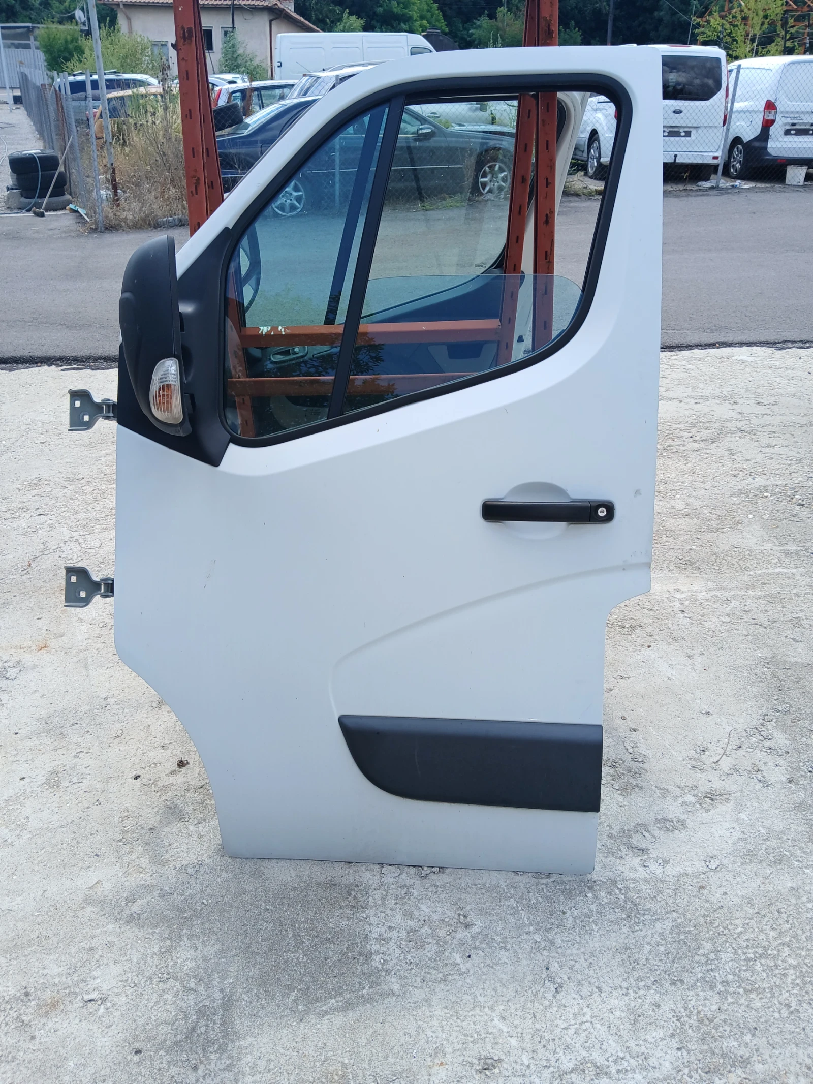 Врата предна лява Nissan NV400