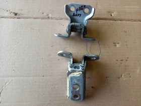 Панти предна дясна врата горна и долна Тойота Рав4 2.2д (комплект)