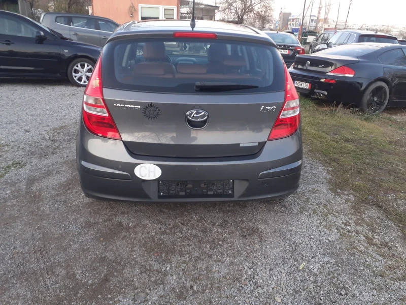 Hyundai I30 1.6 Като нова EDITION , снимка 6 - Автомобили и джипове - 48636046