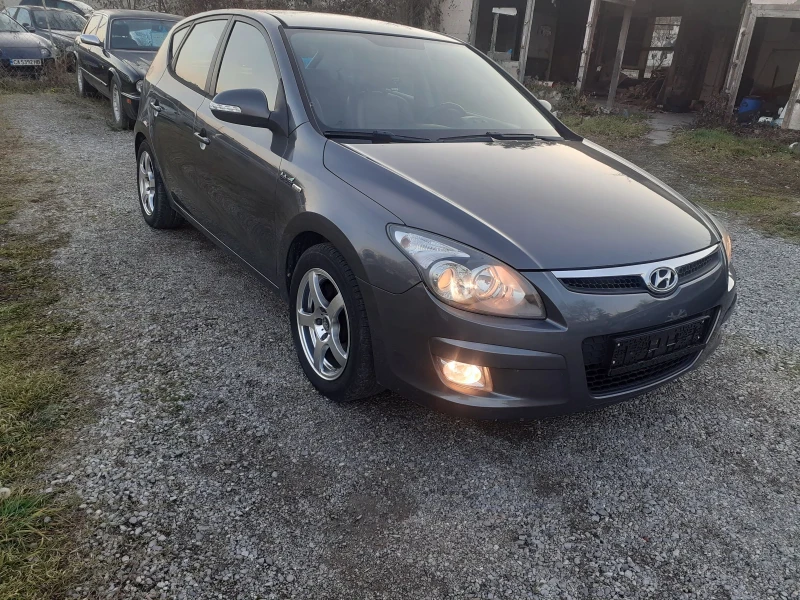 Hyundai I30 1.6 Като нова EDITION , снимка 3 - Автомобили и джипове - 48636046