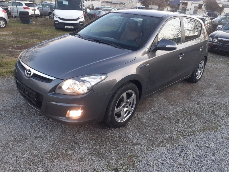 Hyundai I30 1.6 Като нова EDITION , снимка 2 - Автомобили и джипове - 48636046