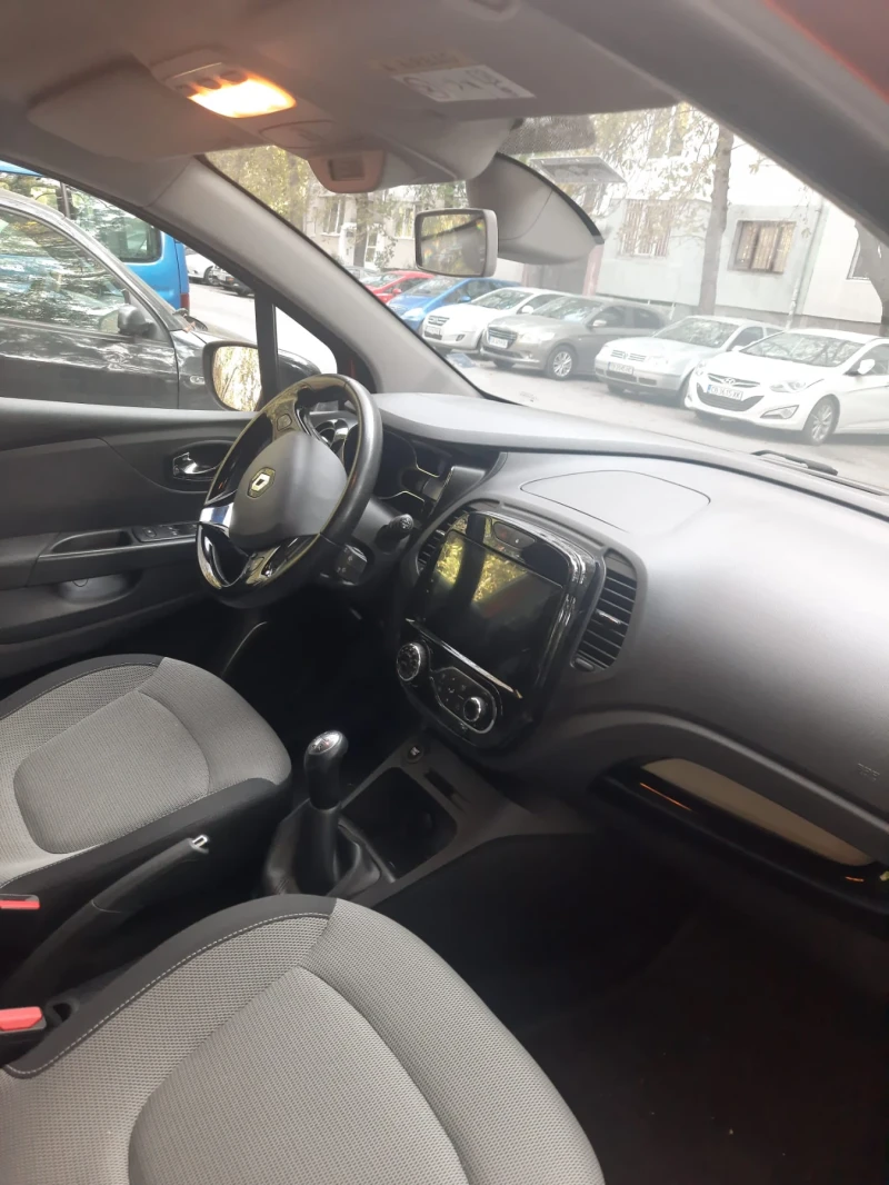 Renault Captur, снимка 4 - Автомобили и джипове - 48452379