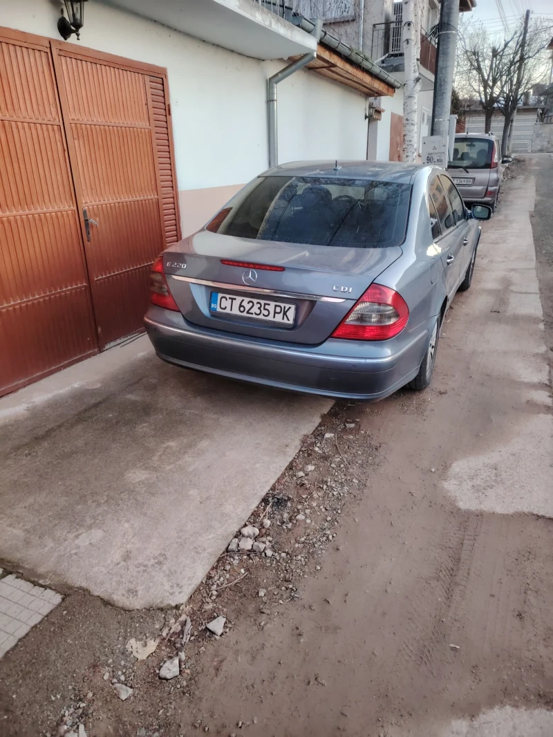 Mercedes-Benz E 220, снимка 5 - Автомобили и джипове - 48549554