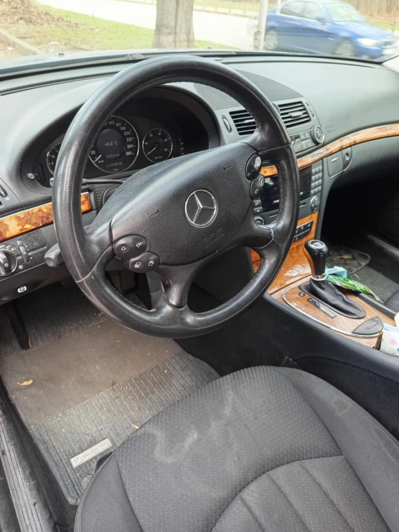 Mercedes-Benz E 220, снимка 7 - Автомобили и джипове - 48549554