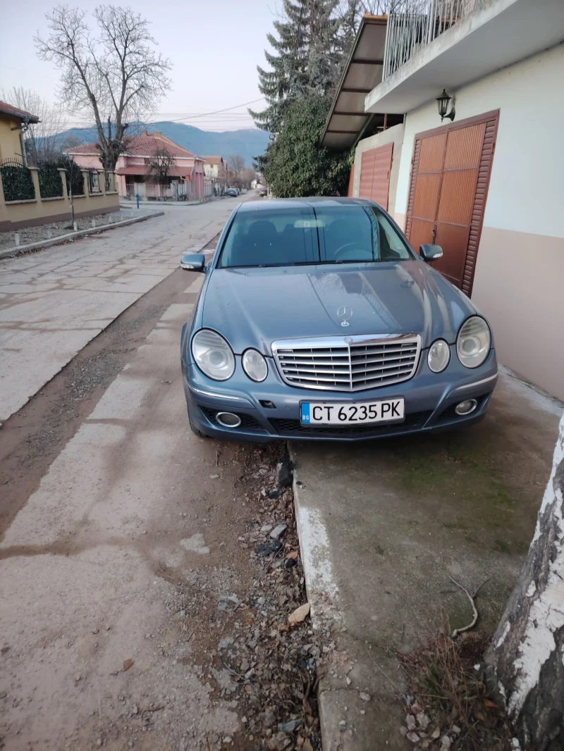 Mercedes-Benz E 220, снимка 1 - Автомобили и джипове - 48549554