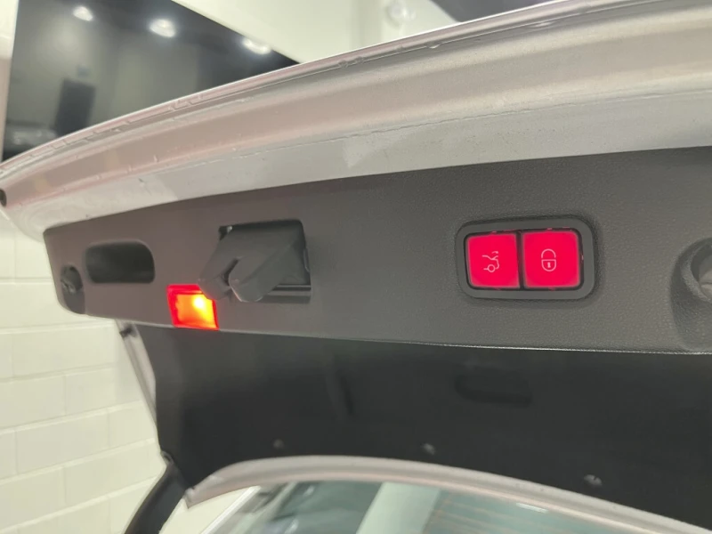 Mercedes-Benz CLS * 550 V8 Bi TURBO| AMG PKG| LOW KMS| 4MATIC| FULLY, снимка 14 - Автомобили и джипове - 52923725