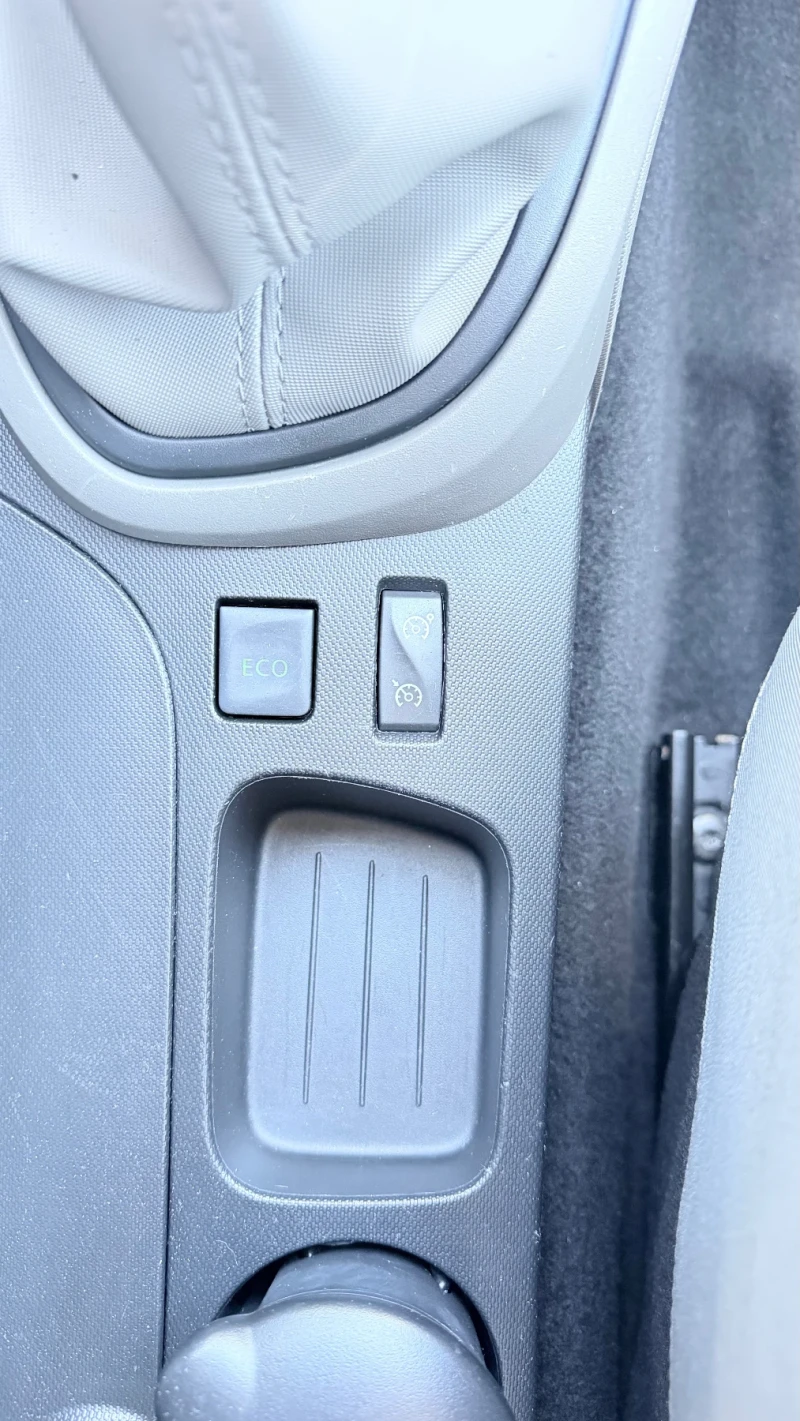 Renault Captur 1.5DCI, снимка 11 - Автомобили и джипове - 53362479