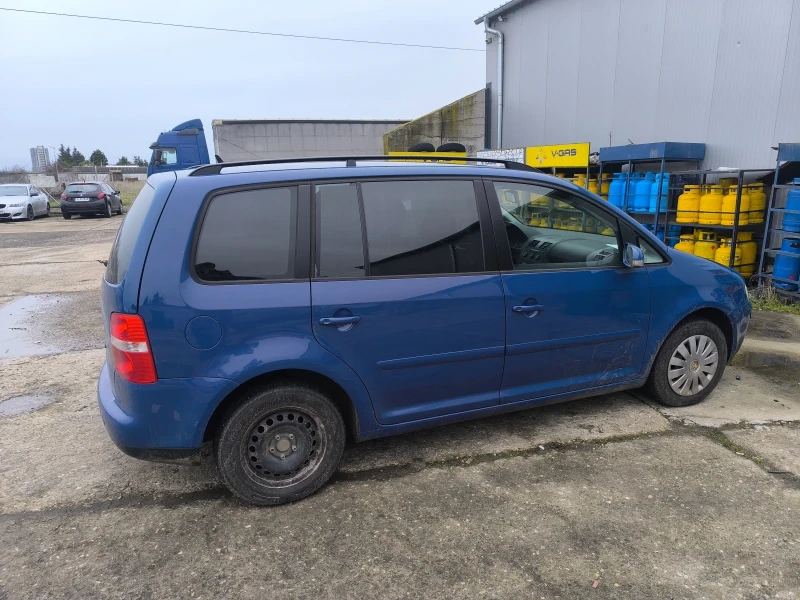 VW Touran 1.6, снимка 3 - Автомобили и джипове - 53440434
