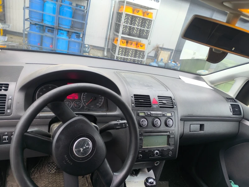 VW Touran 1.6, снимка 4 - Автомобили и джипове - 53440434
