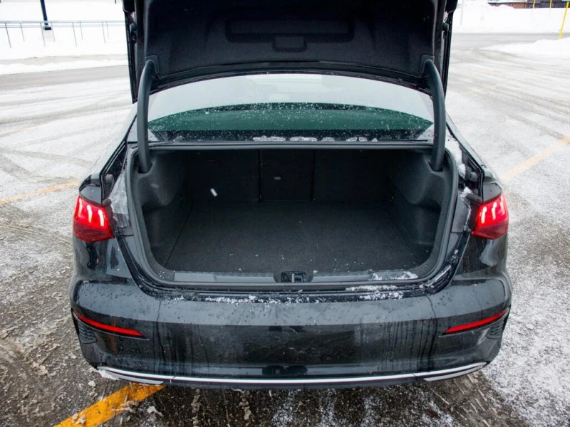 Audi A3 Quattro Komfort* AWD* АвтоКредит* (ЦЕНА ДО БГ), снимка 7 - Автомобили и джипове - 53458636