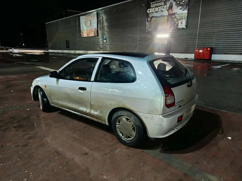 Mitsubishi Colt 1.3i, снимка 4 - Автомобили и джипове - 53514551