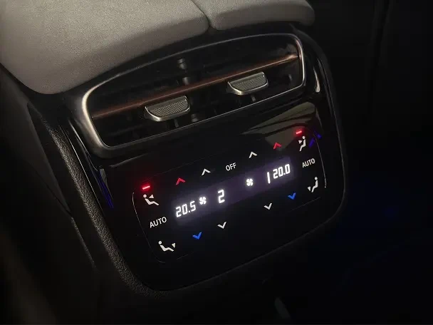 Mercedes-Benz EQS SUV 500 4Matic = AMG Line = 7 Seats Гаранция, снимка 12 - Автомобили и джипове - 53606380