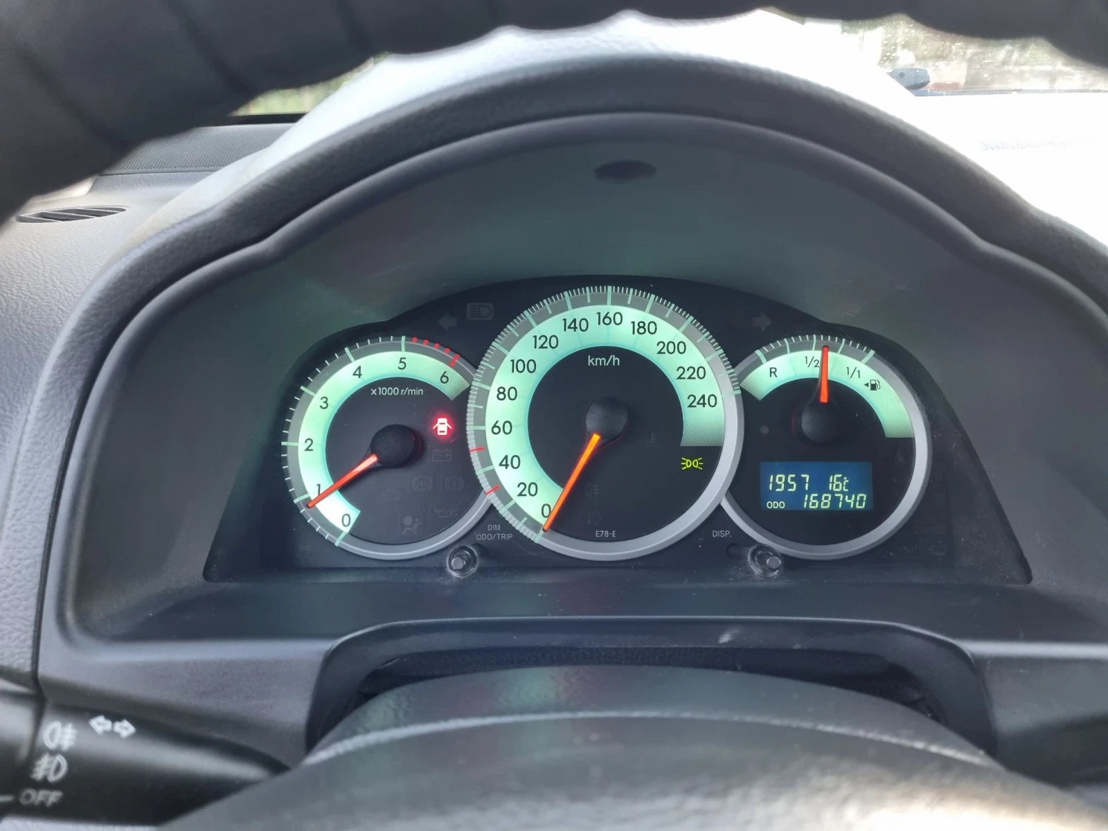 Toyota Corolla verso D4D 136 к.с. - изображение 8