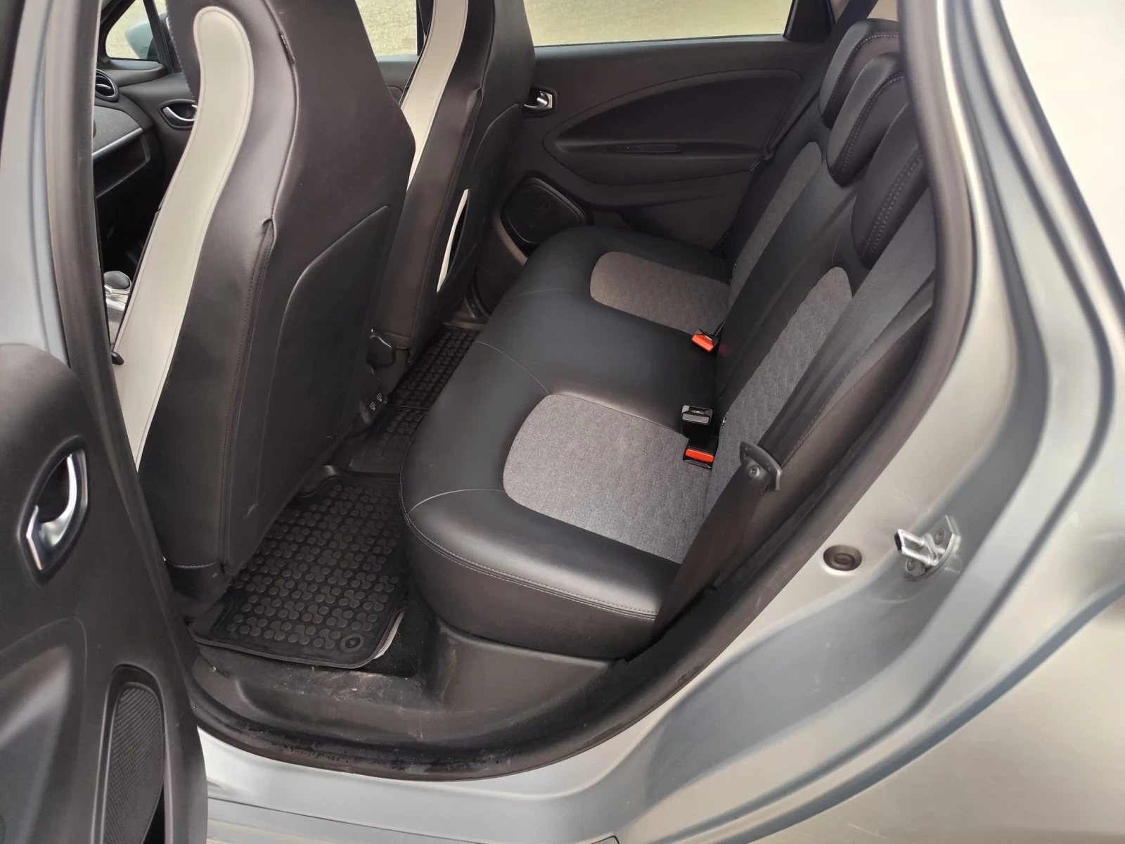 Renault Zoe, снимка 11 - Автомобили и джипове - 53781110