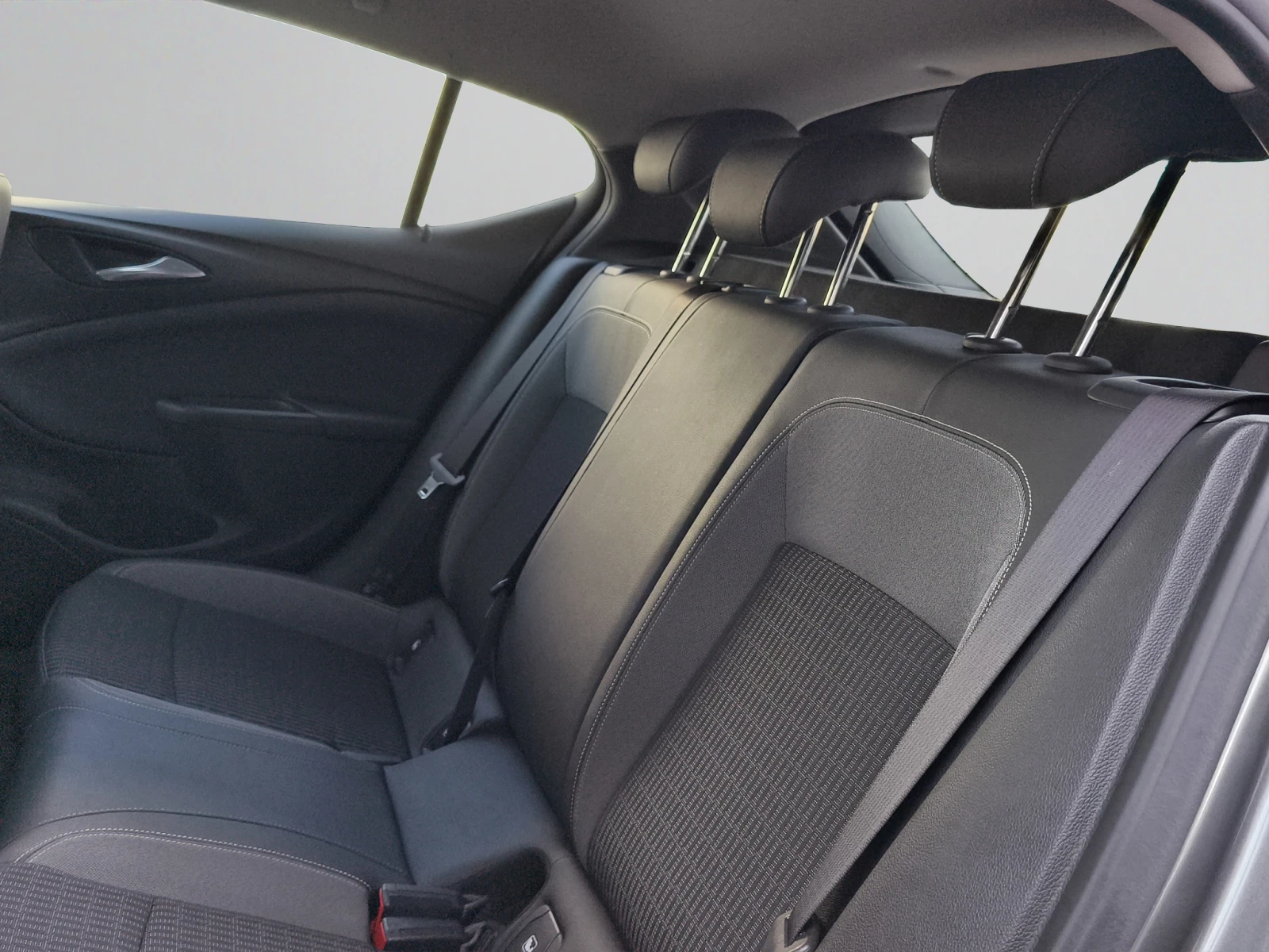 Opel Astra K Elegance 1.5 дизел (122 к.с.) MT6 // 2105075O, снимка 12 - Автомобили и джипове - 53720526