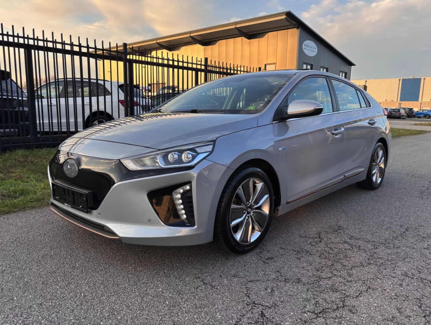 Hyundai Ioniq Premium, снимка 3 - Автомобили и джипове - 54126861