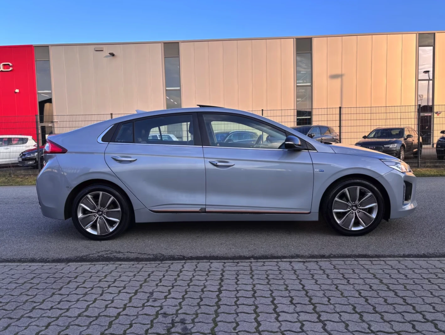 Hyundai Ioniq Premium, снимка 8 - Автомобили и джипове - 54126861
