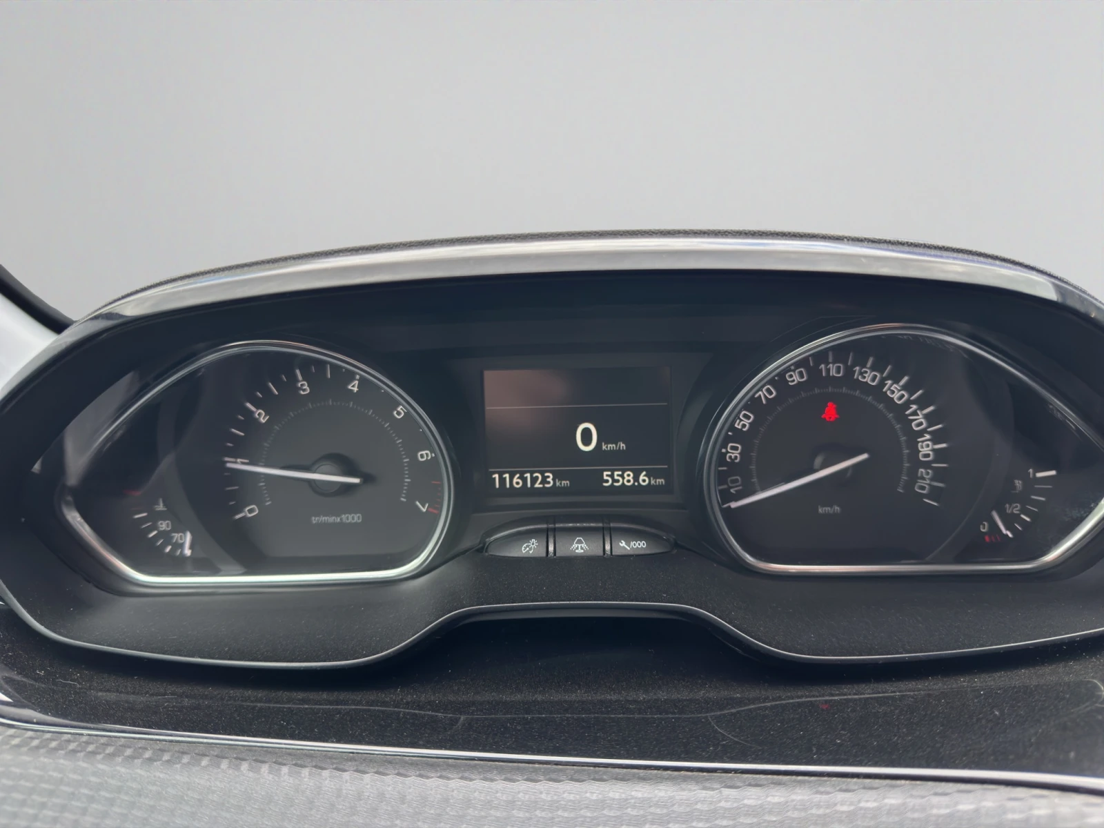 Peugeot 2008 ALLURE 1.2 e-THP 110 BVM5 STT EURO6, снимка 13 - Автомобили и джипове - 54595412
