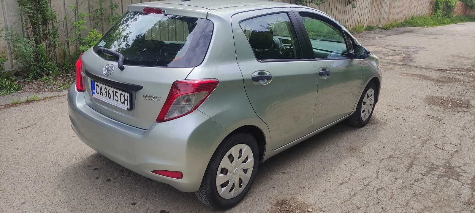 Toyota Yaris, снимка 15 - Автомобили и джипове - 54643303