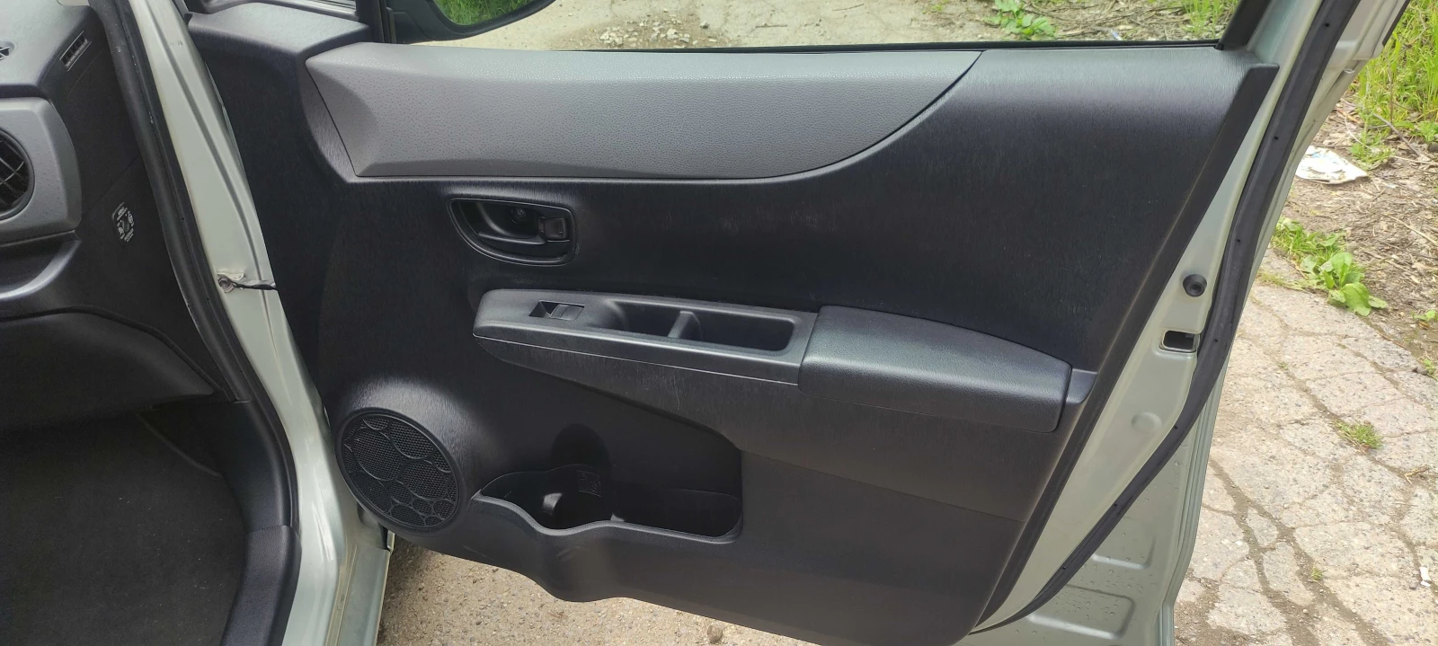 Toyota Yaris, снимка 8 - Автомобили и джипове - 54643303