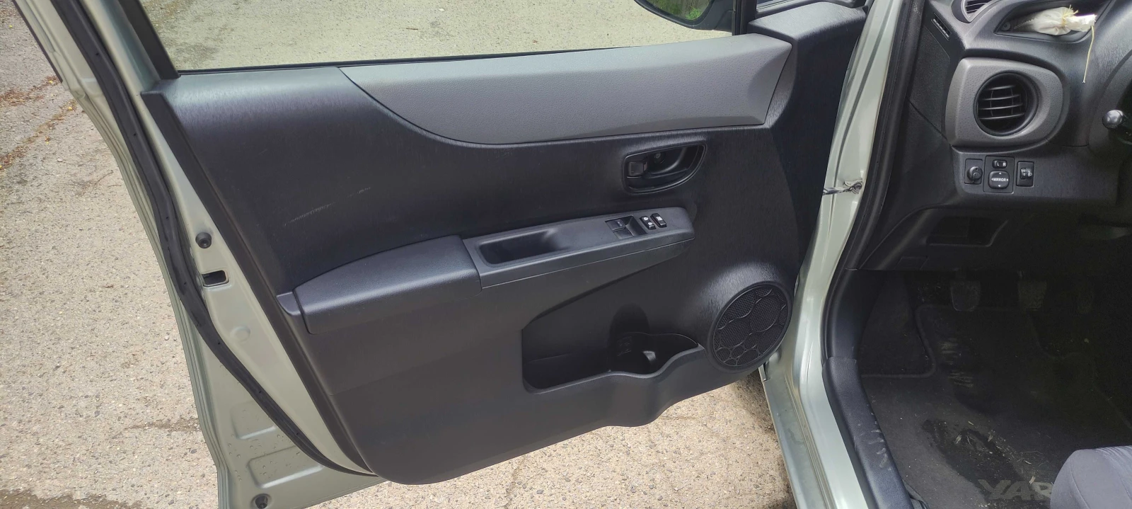 Toyota Yaris, снимка 7 - Автомобили и джипове - 54643303