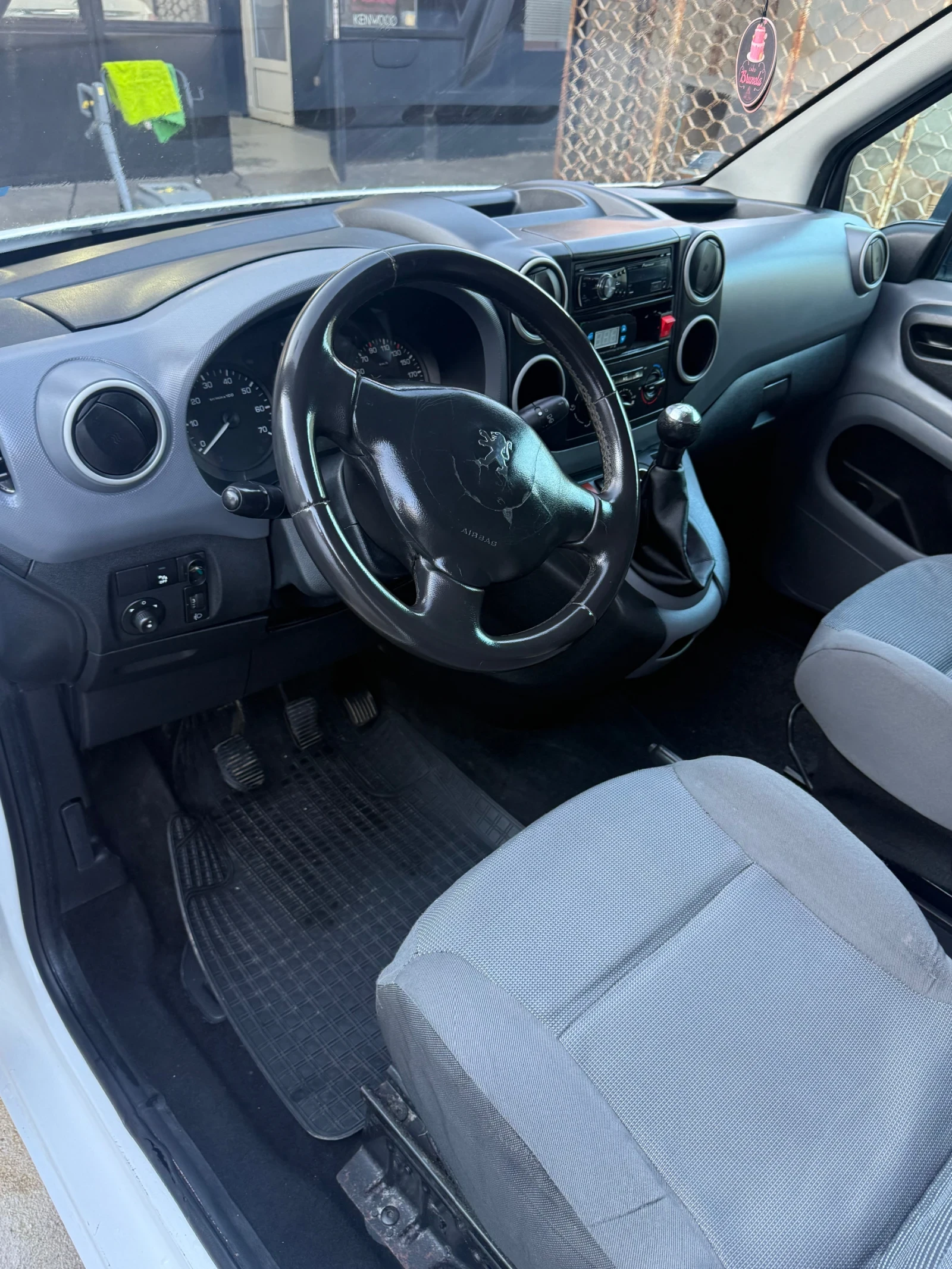 Peugeot Partner 1.6 HDI , снимка 13 - Автомобили и джипове - 54859093