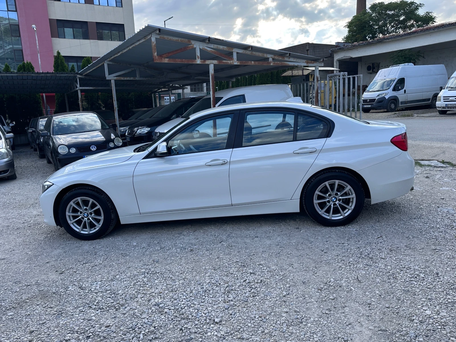 BMW 320 2.0TDI  КЛИМАТРОНИКМ - УНИКАТ, снимка 8 - Автомобили и джипове - 54965901