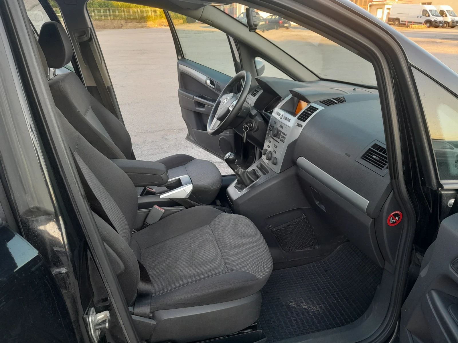 Opel Zafira 1.7 CDTI 110 PS, снимка 13 - Автомобили и джипове - 55186224