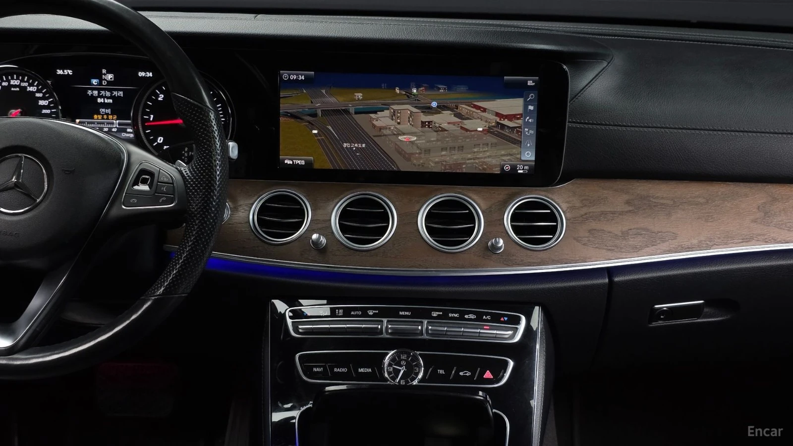 Mercedes-Benz E 220 Exclusive* HUD* КОЖА* НАВИ* ПАНО* АВТОКРЕДИТ, снимка 10 - Автомобили и джипове - 55670811