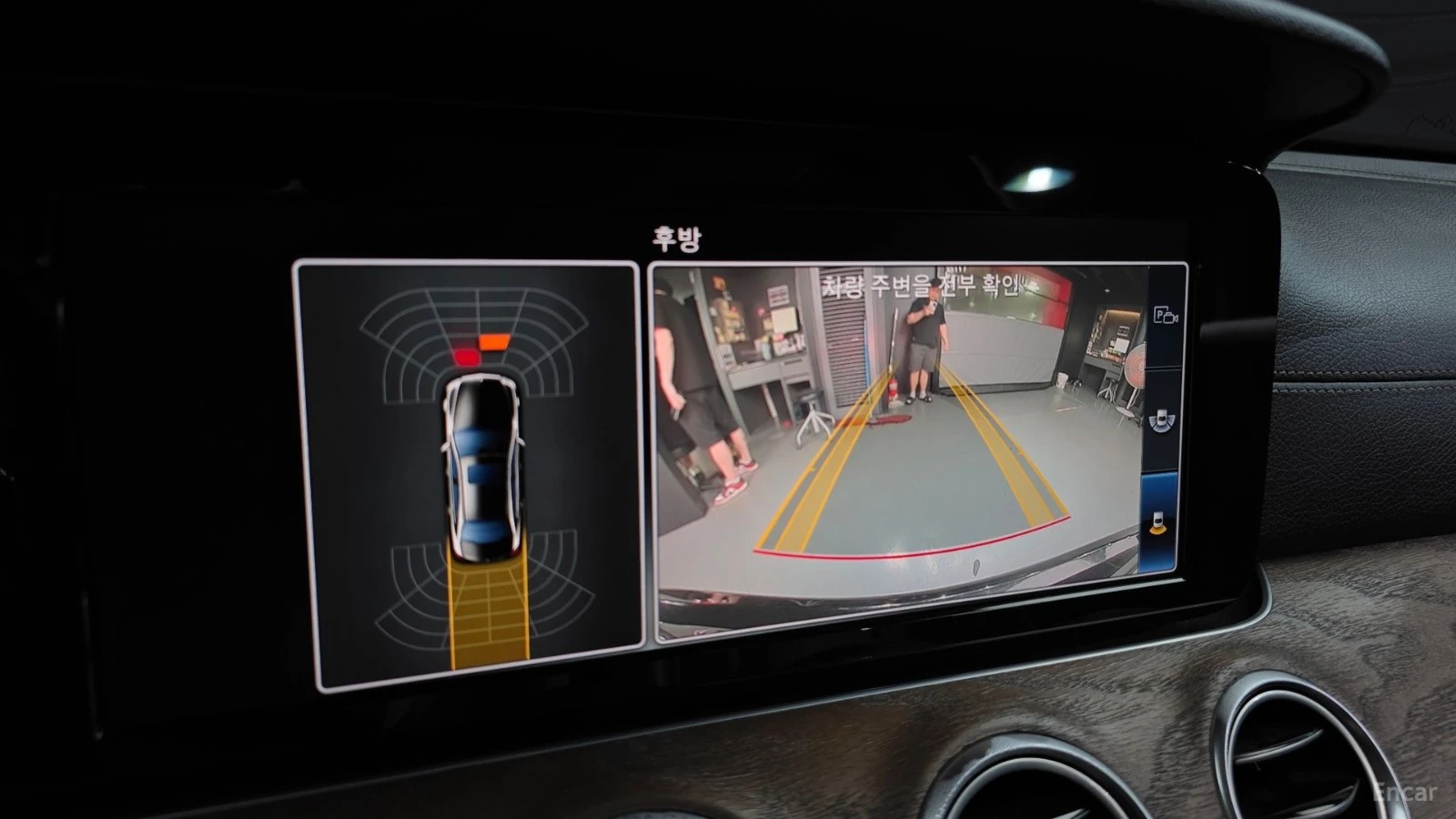 Mercedes-Benz E 220 Exclusive* HUD* КОЖА* НАВИ* ПАНО* АВТОКРЕДИТ, снимка 12 - Автомобили и джипове - 55670811