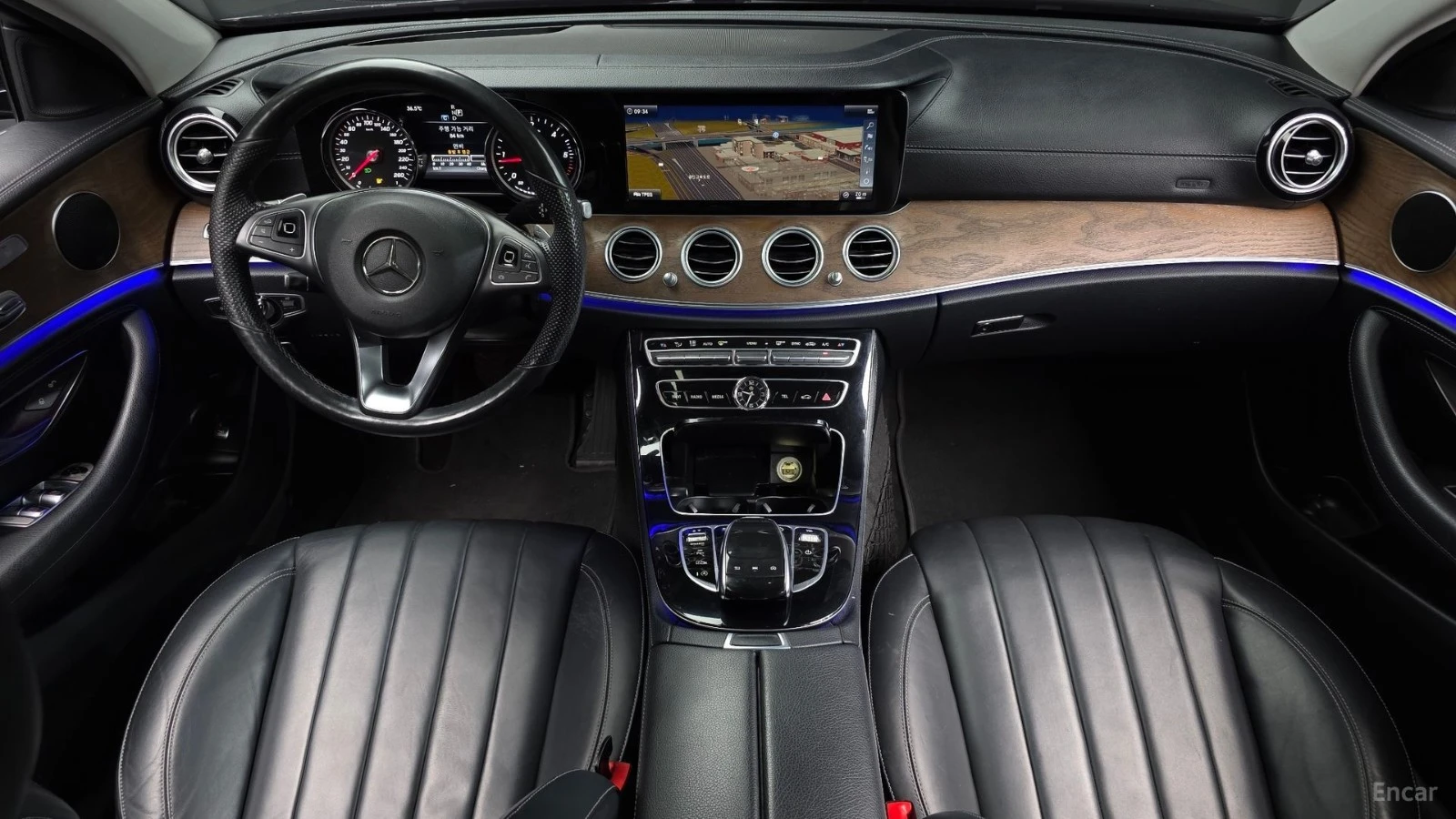 Mercedes-Benz E 220 Exclusive* HUD* КОЖА* НАВИ* ПАНО* АВТОКРЕДИТ, снимка 5 - Автомобили и джипове - 55670811