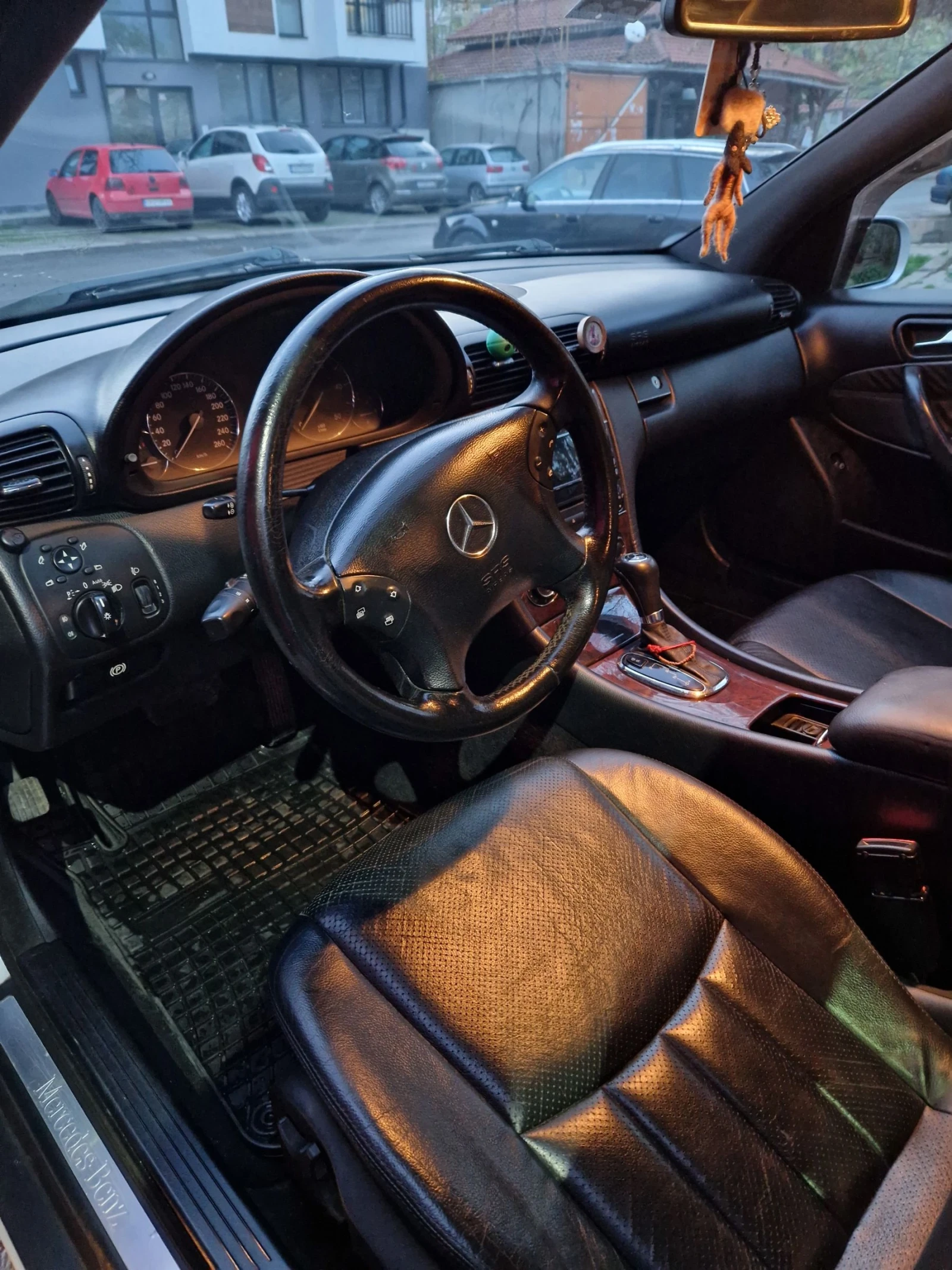 Mercedes-Benz C 220, снимка 8 - Автомобили и джипове - 55747033