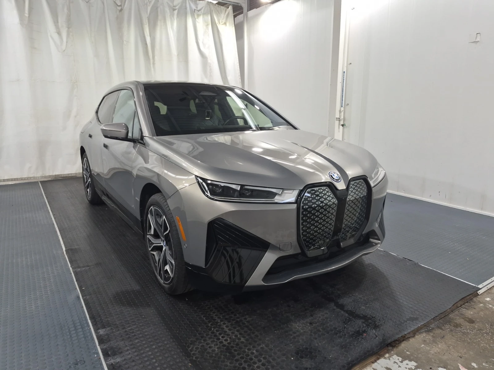 BMW iX XDRIVE40 | CARFAX | АВТОФИНАНСИРАНЕ, снимка 2 - Автомобили и джипове - 55887642