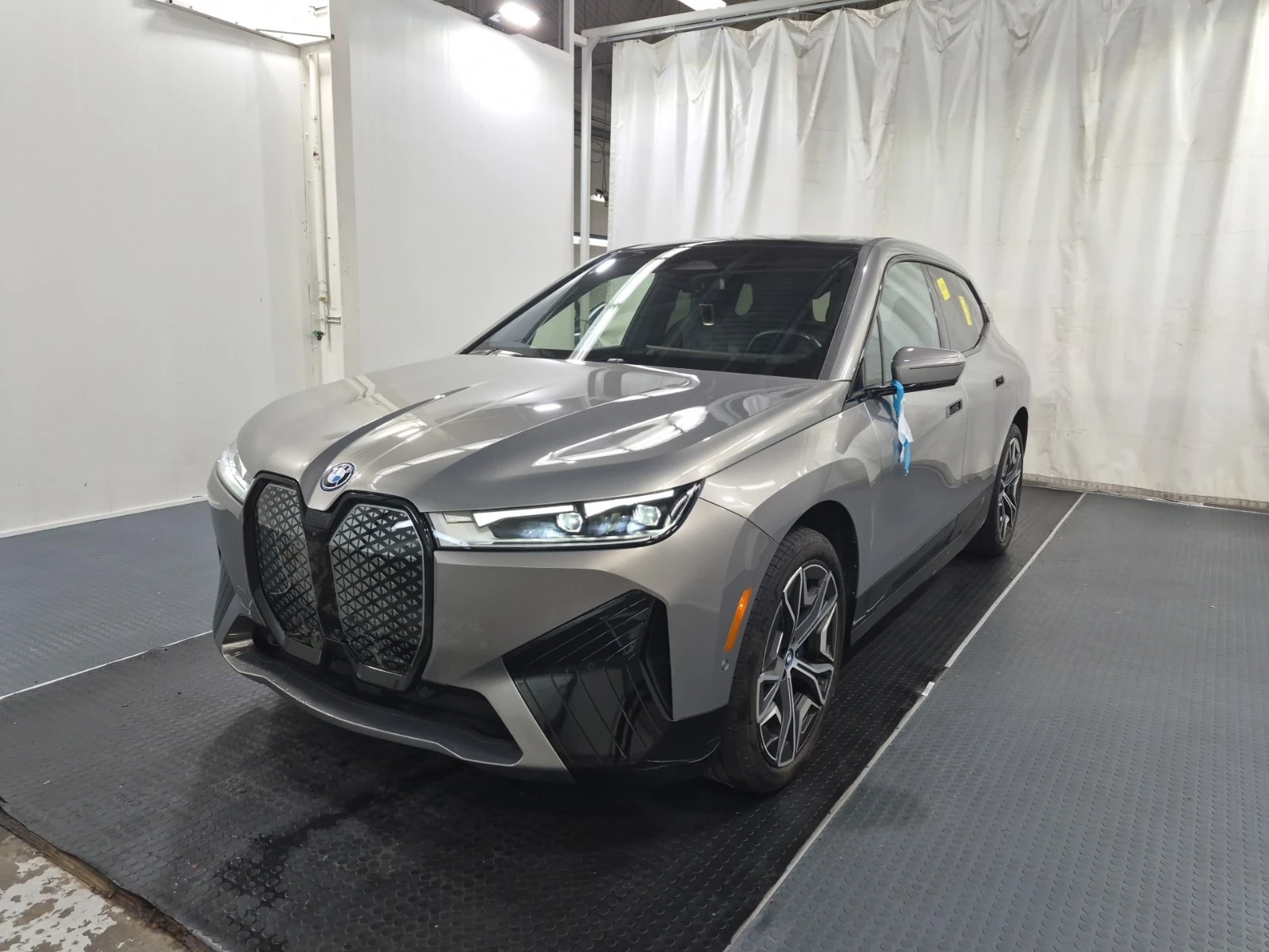 BMW iX XDRIVE40 | CARFAX | АВТОФИНАНСИРАНЕ