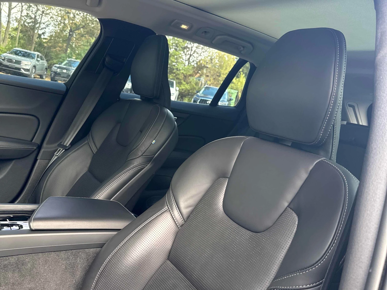 Volvo V60 * Ultimate Dark Theme * ОБДУХВАНЕ* H/K* HUD* 360* , снимка 10 - Автомобили и джипове - 56120244