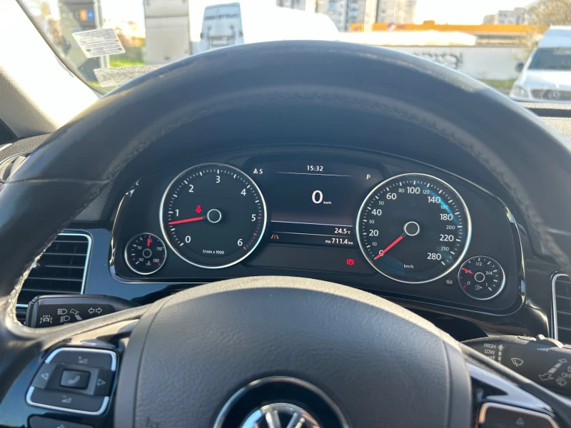 VW Touareg 3.0tdi, снимка 8 - Автомобили и джипове - 47400691