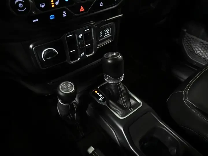 Jeep Wrangler Unlimited Sahara 4XE/ФИНАНСИРАНЕ , снимка 14 - Автомобили и джипове - 54552842