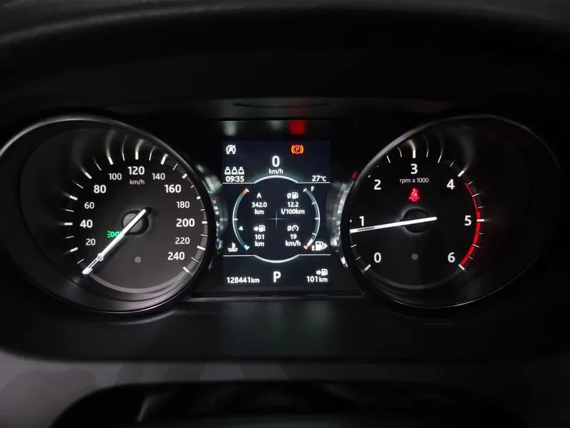 Land Rover Discovery Sport 2.0 Td4 Se, снимка 8 - Автомобили и джипове - 55652960