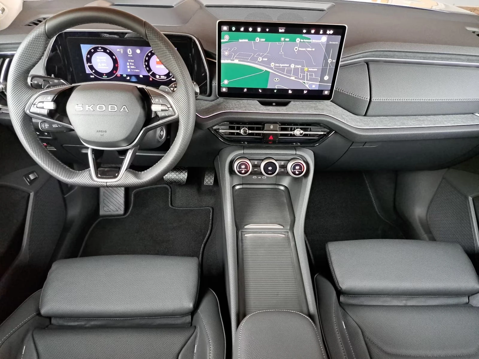 Skoda Kodiaq НОВ!/SELECTION/150HP/PANO/360/HUD/MATRIX/158z, снимка 8 - Автомобили и джипове - 53858306