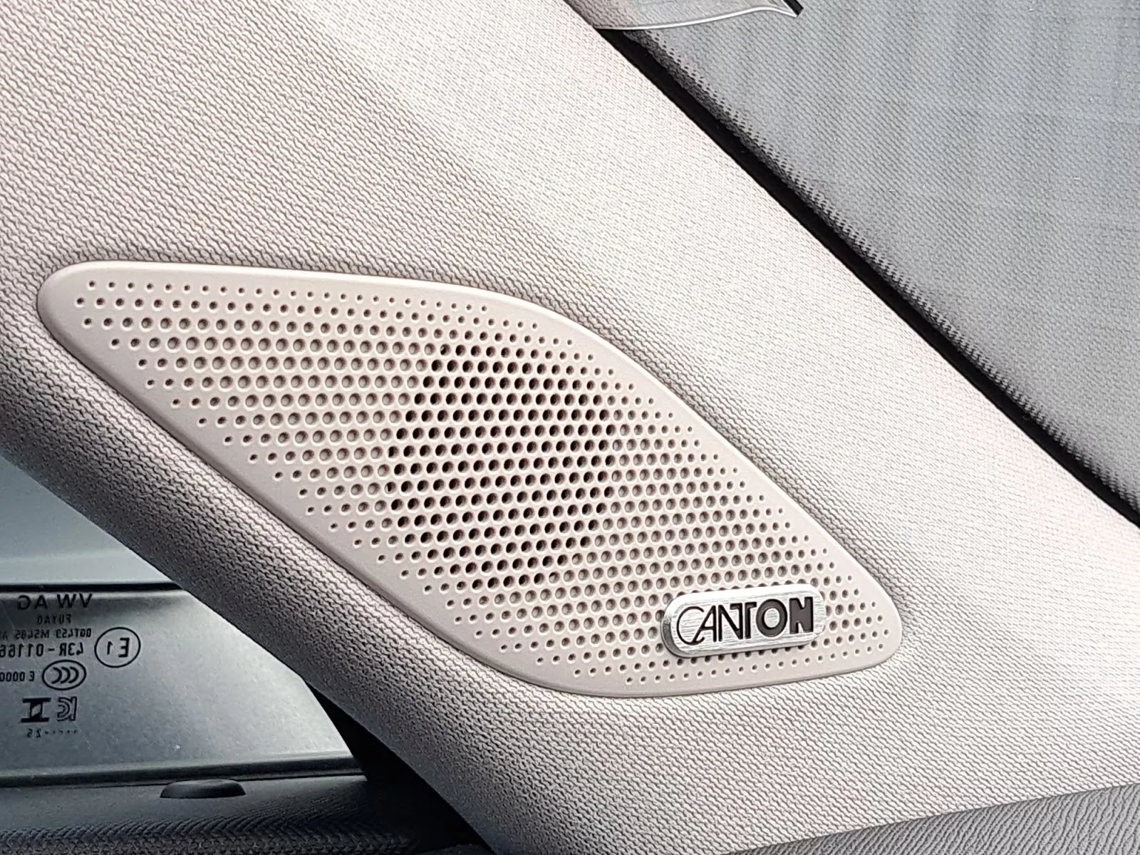 Skoda Kodiaq НОВ!/SELECTION/150HP/PANO/360/HUD/MATRIX/158z, снимка 14 - Автомобили и джипове - 53858306