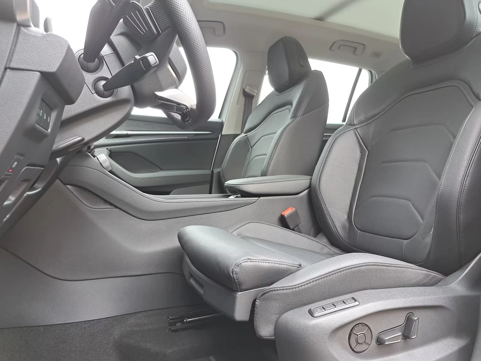 Skoda Kodiaq НОВ!/SELECTION/150HP/PANO/360/HUD/MATRIX/158z, снимка 10 - Автомобили и джипове - 53858306