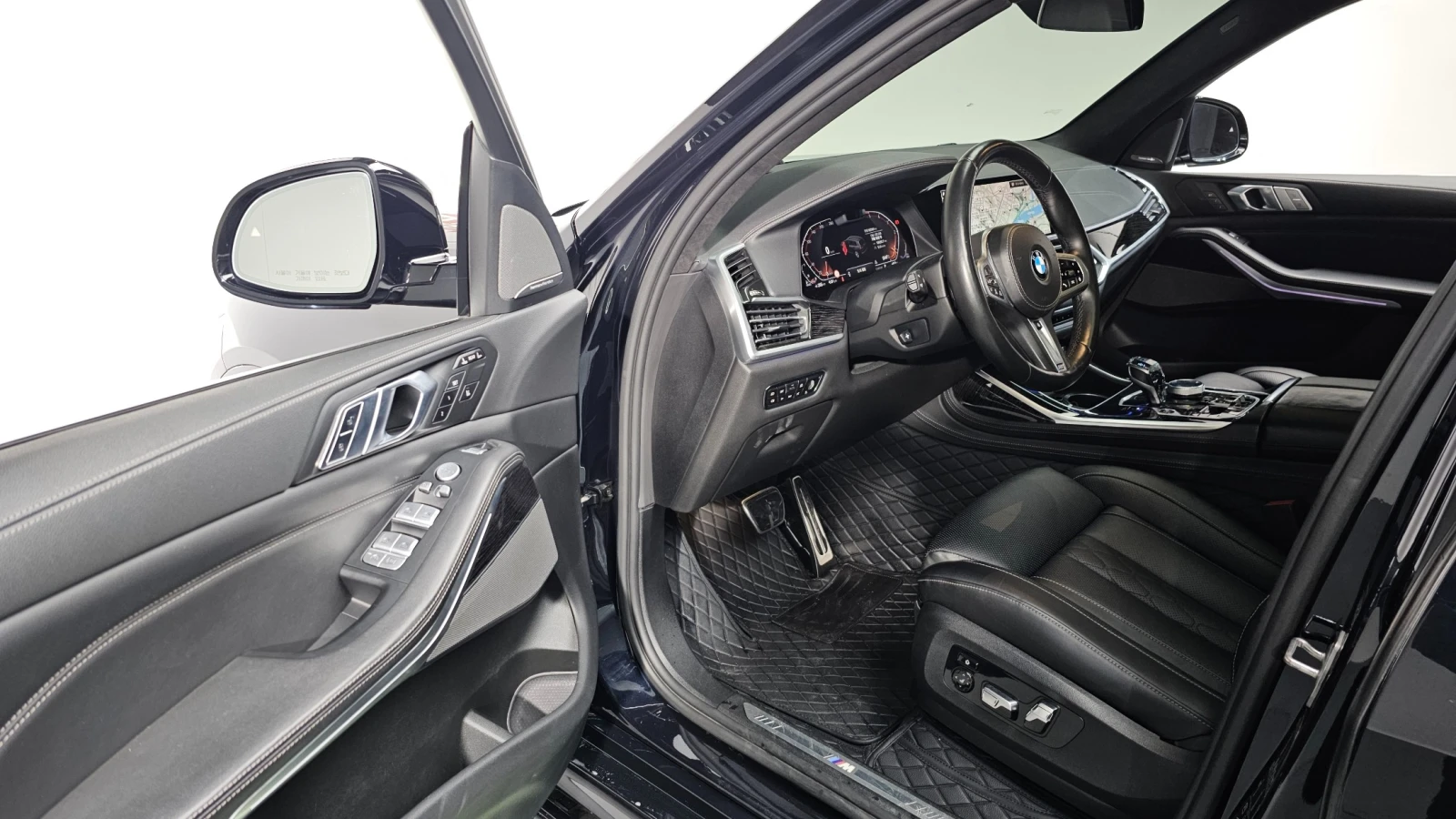 BMW X7 * Xdrive* Laser* Night Vision* Pano, снимка 13 - Автомобили и джипове - 55245090
